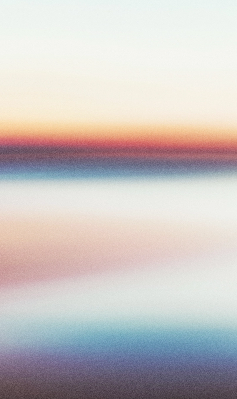 Dégradé flou de couleurs pastel rappelant un horizon sur l’eau.